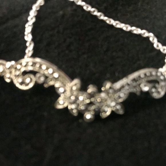 Pretty Necklace and Bracelet Set - Picture 7 of 9